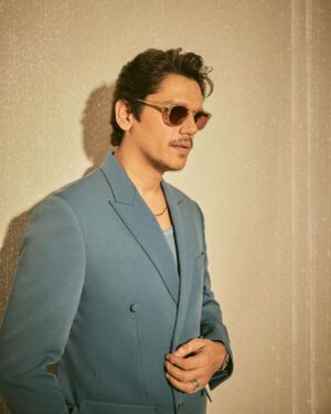 Vijay Varma Instagram - Here’s something for your monday blues ☺️

Styled by @vrindaanarang 
Wearing @minizmo_official 
Photos @sheldon.santos