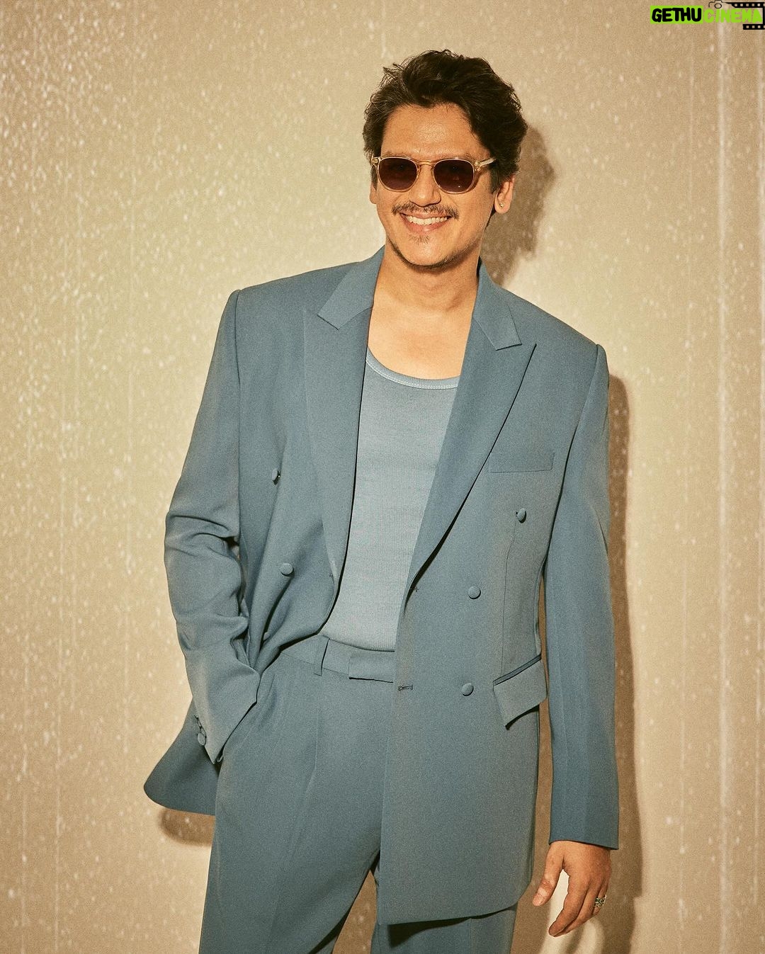 Vijay Varma - 110.8K Likes - Here’s something for your monday blues ☺️
Styled by @vrindaanarang
Wearing @minizmo_official
Photos @sheldon.santos