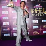 Vijay Varma Instagram - Ott Star of the year, baby 🕺🏻 Thank you @cnnnews18 #ReelShowshaAwards This is for my teams from Dahaad, Kaalkoot, Lust Stories 2 and Jaanejaan ❤️‍🔥 Pic @anil.tiwari.786