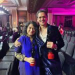 Vijay Varma Instagram - The Filmfare Night ✨✨ @filmfare Big love to my wonderful teams from #Dahaad and #Darlings. Congratulations @aslisona! Missed you at the show. Come back and take your much deserving trophy 🕺🏻