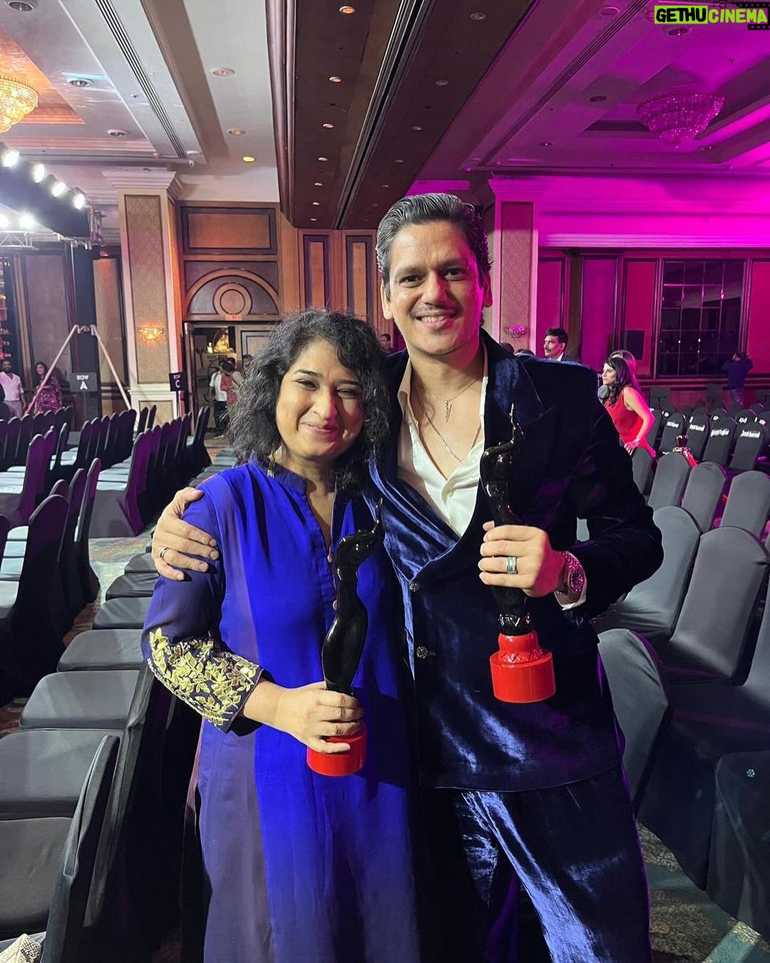 Vijay Varma - 143K Likes - The Filmfare Night ✨✨ @filmfare
Big love to my wonderful teams from #Dahaad and #Darlings. Congratulations @aslisona! Missed you at the show. Come back and take your much deserving trophy 🕺🏻