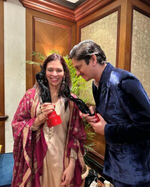 Vijay Varma Instagram - The Filmfare Night ✨✨ @filmfare 
Big love to my wonderful teams from #Dahaad and #Darlings. Congratulations @aslisona! Missed you at the show. Come back and take your much deserving trophy 🕺🏻