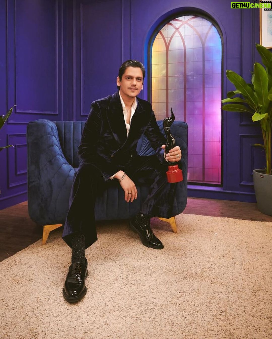 Vijay Varma - 143K Likes - The Filmfare Night ✨✨ @filmfare
Big love to my wonderful teams from #Dahaad and #Darlings. Congratulations @aslisona! Missed you at the show. Come back and take your much deserving trophy 🕺🏻