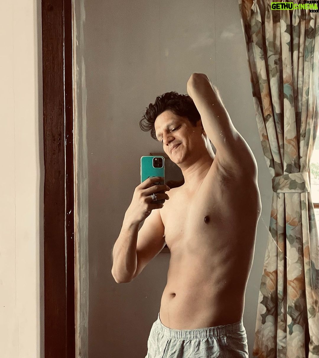 Vijay Varma - 152.5K Likes - For everyone asking “Body kahan hai!??” after watching #Jaanejaan
🤭😈