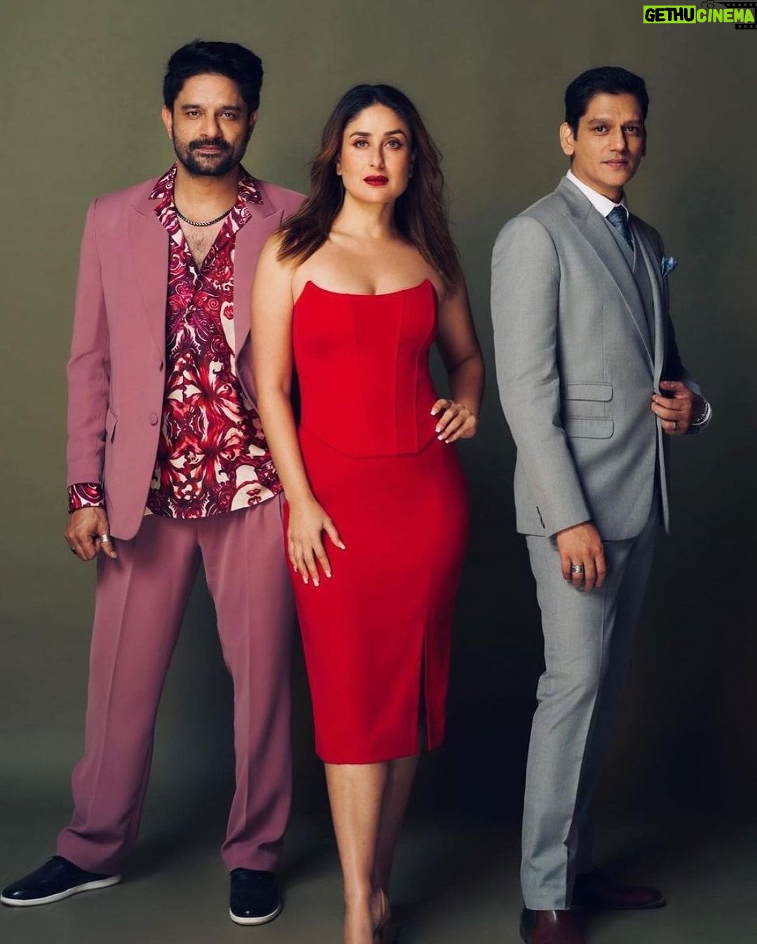 Vijay Varma - 425.8K Likes - Hello JaaneJaan 🙋🏻♂️
@kareenakapoorkhan @jaideepahlawat @netflix_in
Shot by @aviraj
Styled by @vrindaanarang
Wearing @themaroonsuit
@aldo_shoes
@thetiehub