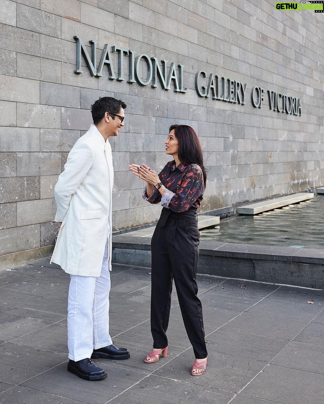Vijay Varma Instagram - At @ngvmelbourne with darlings @jasmeet_k_reen soaking in #PierreBonnard’s incredible work at display. This art experience was so transportive. Thank You @iffmelbourne for this dose of vibrant colours đŸ’¥ Pictures by @phamstapham Wearing @rajeshpratapsinghworks @vrindaanarang NGV Melbourne