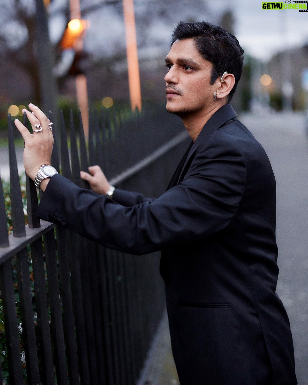 Vijay Varma - 186K Likes - Bossman 🐈⬛
For @iffmelbourne
Outfit @boss
Photography @jordandrysdale
Jewellery by @graedancer
Stylist @vrindaanarang