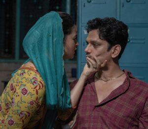 Vijay Varma Instagram - One year of #Darlings ❤️ So proud of this crazy story and the twisted relationships it explored. Cheers to my lovely team and to the audience🥂 @aliaabhatt @shefalishahofficial @roshan.matthew @jasmeet_k_reen @netflix_in @redchilliesent