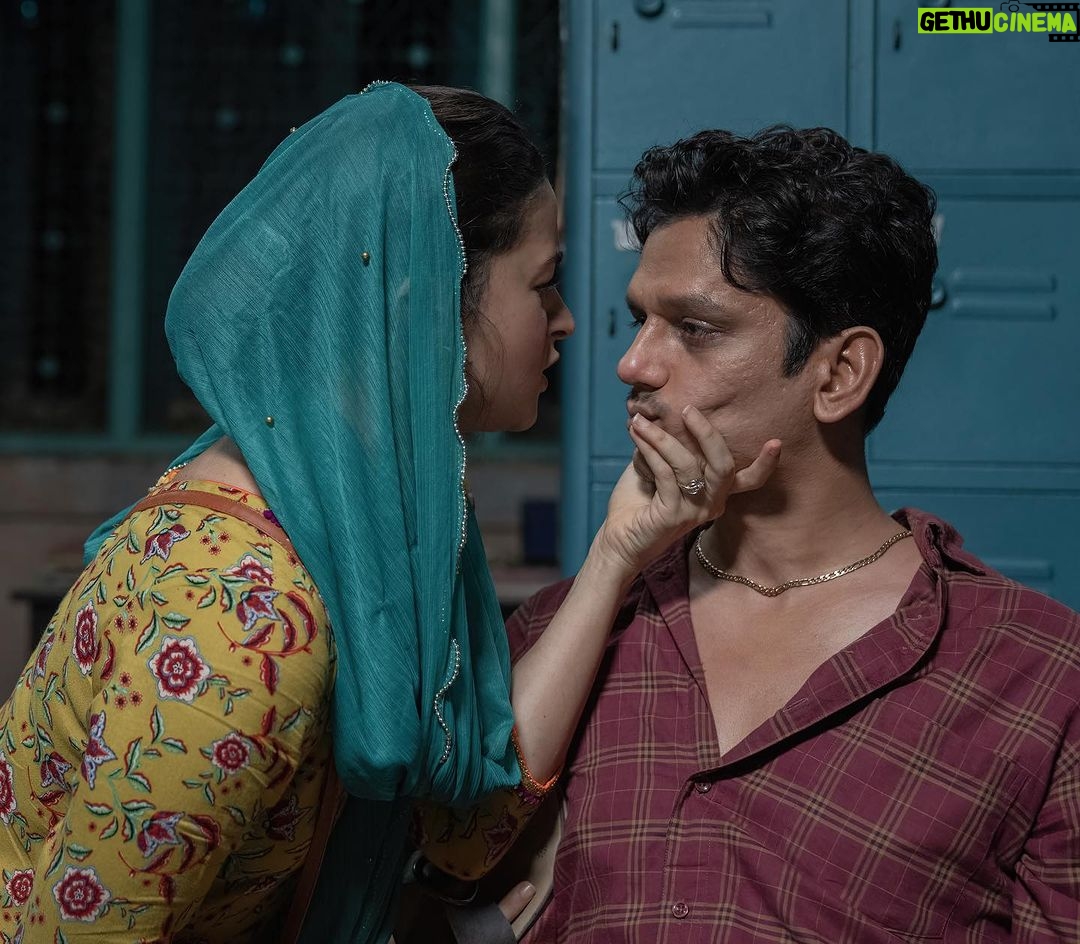 Vijay Varma - 189.6K Likes - One year of #Darlings ❤️
So proud of this crazy story and the twisted relationships it explored. Cheers to my lovely team and to the audience🥂
@aliaabhatt @shefalishahofficial @roshan.matthew @jasmeet_k_reen @netflix_in @redchilliesent
