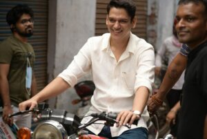 Vijay Varma Instagram - Thank you for pouring so much love and appreciation for the work in #Kaalkoot . Clearly the whole team is all smiles.😁

@officialjiocinema @battatawada @seema.biswas.792 @iyashpalsharma @gopaldatt @Suzannamukherjee @ajit_andhare @sumit.saxena.35912  @bindraamritpal @anandntiwari @viacom18studios @tippingpointfilms 
@Leomediacollective @Karanstyagi @Arunabhkumar