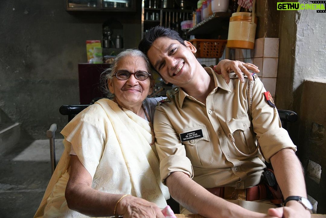 Vijay Varma - 98.5K Likes - Thank you for pouring so much love and appreciation for the work in #Kaalkoot . Clearly the whole team is all smiles.😁
@officialjiocinema @battatawada @seema.biswas.792 @iyashpalsharma @gopaldatt @Suzannamukherjee @ajit_andhare @sumit.saxena.35912 @bindraamritpal @anandntiwari @viacom18studios @tippingpointfilms
@Leomediacollective @Karanstyagi @Arunabhkumar
