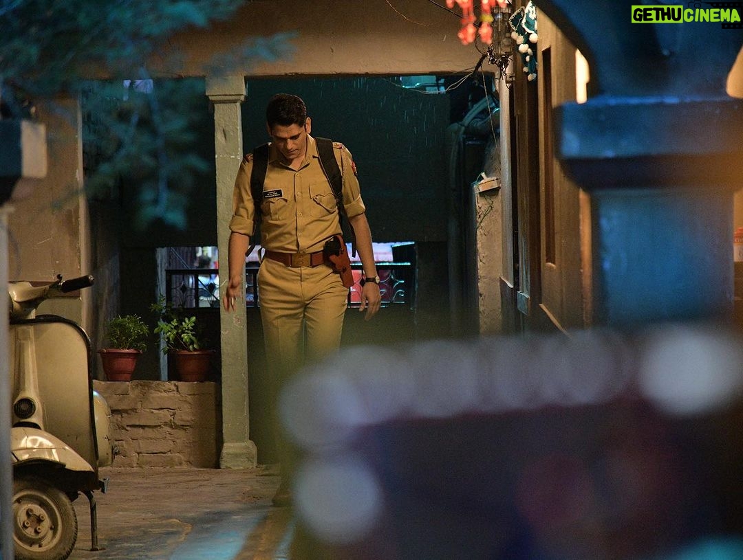 Vijay Varma Instagram - 2 episodes of Kaalkoot is now streaming on @officialjiocinema It’s made with mad passion by @sumit.saxena.35912 and his team. Pls watch it❤️ #KaalKoot @battatawada @seema.biswas.792 @iyashpalsharma @gopaldatt @Suzannamukherjee @ajit_andhare @bindraamritpal @anandntiwari @viacom18studios @tippingpointfilms @Leomediacollective @Karanstyagi @Arunabhkumar