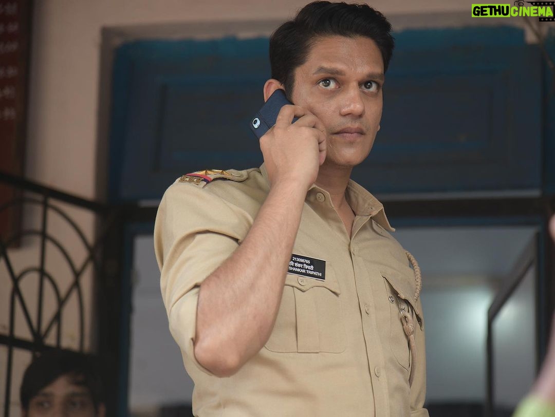 Vijay Varma Instagram - 2 episodes of Kaalkoot is now streaming on @officialjiocinema It’s made with mad passion by @sumit.saxena.35912 and his team. Pls watch it❤️ #KaalKoot @battatawada @seema.biswas.792 @iyashpalsharma @gopaldatt @Suzannamukherjee @ajit_andhare @bindraamritpal @anandntiwari @viacom18studios @tippingpointfilms @Leomediacollective @Karanstyagi @Arunabhkumar
