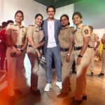 Vijay Varma Instagram - Mumbai police.. aapse aman hai, aapko naman hai🙏🏻 (आपसे अमन है, आपको नमन है) Thank you for letting us entertain you at #Umang 2023🕺🏻