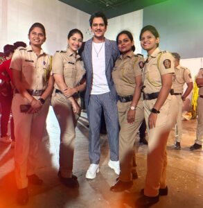 Vijay Varma Instagram - Mumbai police.. aapse aman hai, aapko naman hai🙏🏻 (आपसे अमन है, आपको नमन है) Thank you for letting us entertain you at #Umang 2023🕺🏻