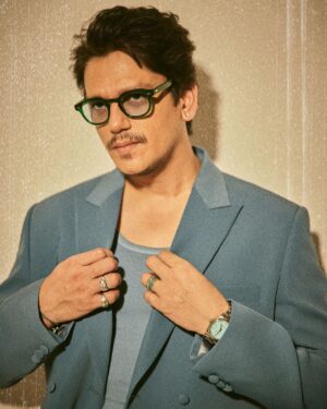 Vijay Varma Instagram - Here’s something for your monday blues ☺️

Styled by @vrindaanarang 
Wearing @minizmo_official 
Photos @sheldon.santos
