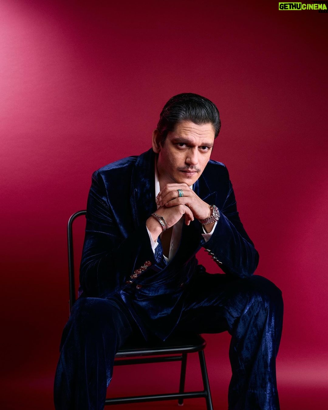 Vijay Varma Instagram - Jazz Gangsta πΊπ£ For @filmfare Wearing @manishmalhotraworld Styling @vrindaanarang shot by @aviraj Hmu @sama.rajan @hairbyprasad
