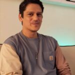 Vijay Varma Instagram - Karan and I love cricket and everyone on set can vouch for it 😜 This World Cup, we’ve decided to #SitTogether and enjoy the matches. Just like us, you also might have some one in your life who is as passionate about cricket as you. It might be your cook didi, guard kaka or driver bhaiyya. ❤️ Participate in Cadbury Dairy Milk’s #SitTogether campaign by registering on to www.cadburysittogether.com and stand a chance to win match tickets for both of you! #CadburyDairyMilk #KuchAchhaHoJaayeKuchMeethaHoJaaye #Ad