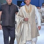 Vijay Varma Instagram - We brought in the baarat (बारात) energy and celebration at @tasvafashion show🕺🏻 @fdciofficial @lakmefashionwk @taruntahiliani #LakmeFashionWeekxFDCI #LakmeFashionWeek #LFWxFDCI #LFW #FDCI #ToTheT #Tasva #TarunTahiliani #TasvaMan #Menswear ​#TasvaAtLFW # collab