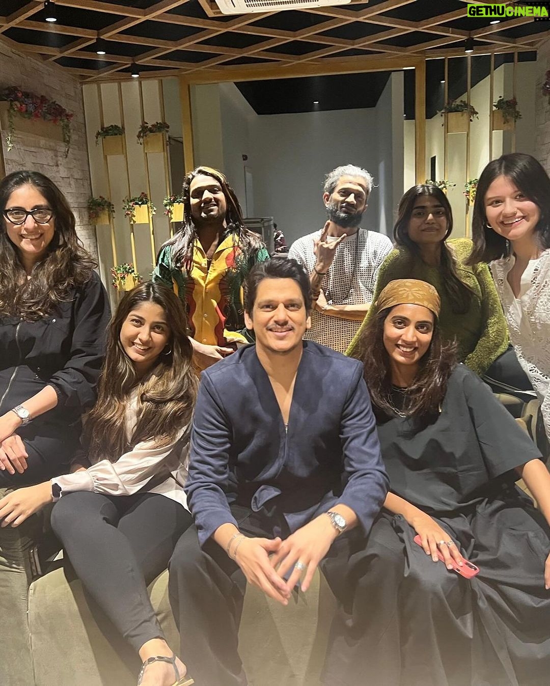 Vijay Varma Instagram - We pose- we slay- we smile- we nap 🕺🏻 Thank you for the nicest memories team #MurderMubarak And thank you for all the love, public ❤️🌺 @netflix_in @maddockfilms @homster