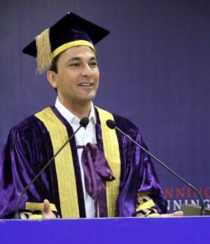 Vikas Khanna Instagram - Working towards my 3rd Honorary Doctorate. 
💜