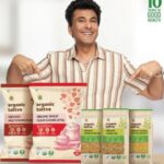 Vikas Khanna Instagram - The journey of finding #BharatKaAsliSwaad gave so many perspectives but then there is one that is special … bowled over with the commitment of @organictattva for helping people make more informed choices that helps health , environment and our farmers too . #SwitchToPurity - #SwitchToOrganic….. Apni Daal Roti Ke Liyeh Chuno sirf @organictattava #BrandAssociation #OrganicFood #SwitchToPurity #SwitchToOrganic