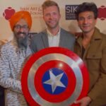 Vikas Khanna Instagram - Houseful Screening and so much love for American Sikh Film at Sikh InternationalFilm Festival in NY. @sikhlens It humbles me to see so much pride in the younger generation for their culture. This is the same festival where I launched Holy Kitchens 13 years ago. And I used to run the cafe at Rubin Museum 17 years go. This was a VERY SPECIAL moment of love & gratitude. Times have changed, but my mission remains untouched to bring Indian stories to the World. @Americansikhfilm @wildwildwestra @guneetmonga @catherinelyns