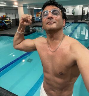 Vikas Khanna Instagram - 1. Discipline 
2. Diet 
3. YOGA 

Yoga truly helped me in breathing & connecting my body & mind. 

52 is the new 32. 🙈⭐️
