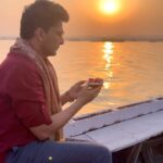 Vikas Khanna Instagram - My home of reincarnation- Kashi. I hope Radha is at peace in the lap of Ganga Ma. ❤️