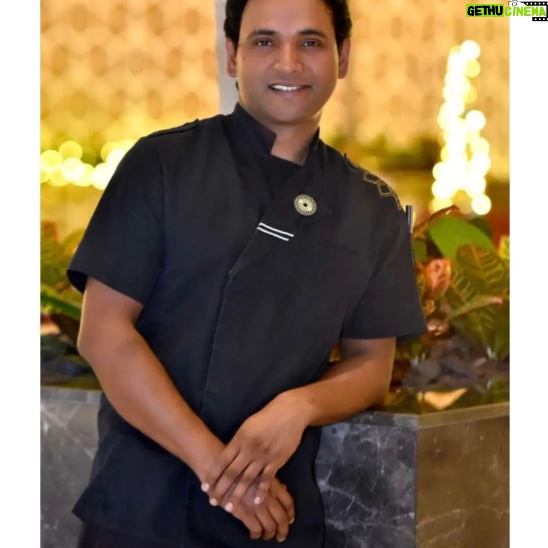 Vikas Khanna Instagram - Thank You @aspire_magazine_london_ for telling our story to the world ! It's an absolute honour to share space with your own guruji @vikaskhannagroup. Could not have asked for more to end this year! "Kinara top notch Indian Cuisine in Dubai". #aspire #London #dubai #dubairestaurants #stories #kinarabyvikaskhanna #vikaskhannagroup #kinara #topnotch #indianrestaurant