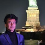 Vikas Khanna Instagram - Recently received The Most Influential Indian in the World Award by Elite Magazine. I had to post my favorite picture (pic 1) of the ceremony at Statue of Liberty with my favorites @jayisready @roni.mazumdar @chef.vijayakumar lifting me up to celebrate. Everyone knows the amount of respect I have for @unapologeticfoodsnyc @chefchintan & team. Chintan used to work with me years ago; one evening I told him in my office that he is going to touch the skies. A Chef’s true talent is dedication & attitude & he had that all in abundance. Never heard him, Roni or Vijay pulling anyone down. All lifting each others & our community (as you can see 🙈) It’s true, a real leader believes in raising the water so that all the boats rise. Moreeee power to you guys. ❤️ New York, New York