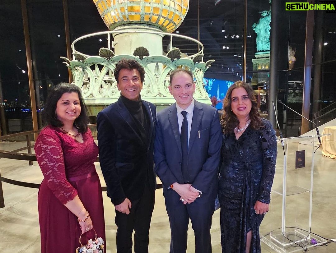 Vikas Khanna Instagram - Recently received The Most Influential Indian in the World Award by Elite Magazine. I had to post my favorite picture (pic 1) of the ceremony at Statue of Liberty with my favorites @jayisready @roni.mazumdar @chef.vijayakumar lifting me up to celebrate. Everyone knows the amount of respect I have for @unapologeticfoodsnyc @chefchintan & team. Chintan used to work with me years ago; one evening I told him in my office that he is going to touch the skies. A Chef’s true talent is dedication & attitude & he had that all in abundance. Never heard him, Roni or Vijay pulling anyone down. All lifting each others & our community (as you can see 🙈) It’s true, a real leader believes in raising the water so that all the boats rise. Moreeee power to you guys. ❤️ New York, New York
