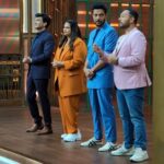 Vikas Khanna Instagram - Wait for the end 😅 Are you the same at the end of every meal? Hum toh aise hi hai. Fun aside - Today I'm in the @masterchefindiaofficial kitchen and we have set a dream challenge for the contestants and the winner will get 5 lacs to start their dream dish journey just like I did with Goila Butter Chicken! Trust me it'll be worth all the sweat, joy and tears! Lesssssgoooo. Thank you Chef VK, RB & Pooj for making this challenge so special :)