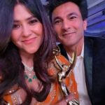 Vikas Khanna Instagram - ONE WOMAN REPRESENTING INDIA to THE WORLD AT INTERNATIONAL EMMY AWARDS. Ektaa you are awesome. Please hear the acceptance speech. ❤️
