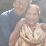 Vikas Khanna Instagram - Diwali in Amritsar 100+ years of legacy of serving best Punjabi food to generation after generation - KESAR DA DHABA Celebrating Diwali with the family that inspired my childhood and of course I have to cook & serve in any restaurant I visit in Amritsar. 🥰👨🏽‍🍳 @kesardadhaba Kesar Da Dhaba