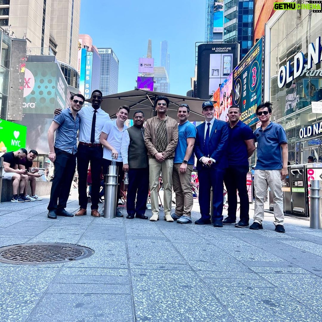 Vikas Khanna Instagram - To welcome Consulate General Mr. Randhir Jaiswal in New York, I hosted a lunch at my place 3.5 years ago. And today I attended his farewell party at @indiainnewyork In 23 years living in NY, I’ve hosted almost every diplomat….but Randhir ji & Abha ji are different. They are family. ❤️ And in years to come I saw their commitment to India & by embracing the soul of a nation & representing it with so much dignity & honor. During this time, he hosted several events from launching “Sacred Foods of India” to Zighrara perfume to Millets Dinners to Elements Chocolates to tribute to Lata Ji to Konark Wheel at Times Square to supporting @guneetmonga for Elephant Whisperers & hundreds of other events. He is a true friend & son of India. I'm getting too emotional to write about how he stood by me during Radhika's funeral. A true essence of a great leader is empathy & connection to soul. Sir, NY will miss you. Every. Single. Day. Wishing Abha ji, you & family lots of love, health & prosperity. Forever your fan & admirer. Vikas New York, New York