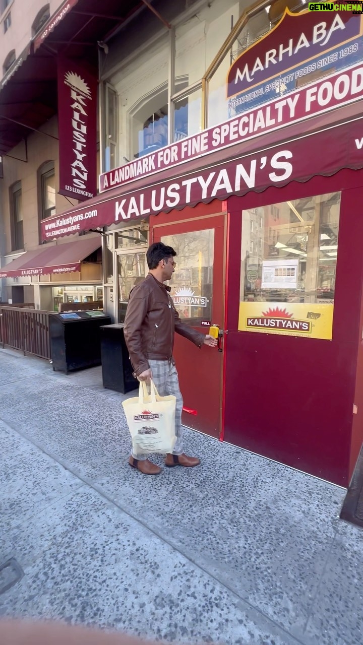 Vikas Khanna Instagram - The aisles of Kalustyan’s have inspired me for almost 24 years. Flavors & ingredients from around the World especially India…. All under one roof in the heart of New York City. The iconic landmark also known as “The Temple of Flavors” has truly been my inspiration to develop the menu of @bungalowny Can’t wait to share our version of “Shakarkandi Chaat” (Sweet Potato Chaat” soon. ❤️ 31 Days to Go.