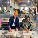 Vikas Khanna Instagram - Before we start feeding the World at @bungalowny starting Mar 23rd, I am visiting my hometown Amritsar to seek the blessings of the divine. The is the holy city that blessed me to be a chef & taught me the true meaning of food. #NewBeginnings #Bungalow 35 Days To Go! Golden Temple Amritsar