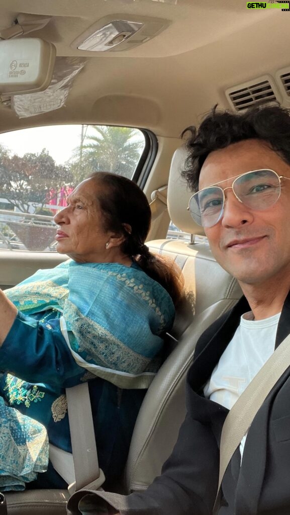Vikas Khanna Instagram - Just landed in Amritsar to seek blessings from my roots for @bungalowny #newbeginnings #auspicious
