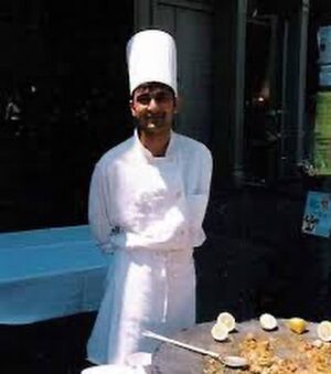 Vikas Khanna Instagram - From a homeless shelter to selling food on the streets of NY to being broke so many times to closing restaurants to failed books……. to a big announcement on Feb 3rd. 

So many broken gaps were filled by your love & support everyday. You all helped me survive & thrive. 
Someone once commented who knew the BIG struggle I was facing & said, “When you win, India wins. Just keep going.”

Your love helped me create a cultural bridge between India & the U.S. 

I’m forever grateful. 
See you on Feb 3rd. 

#NewChapter 
🇮🇳 🇺🇸