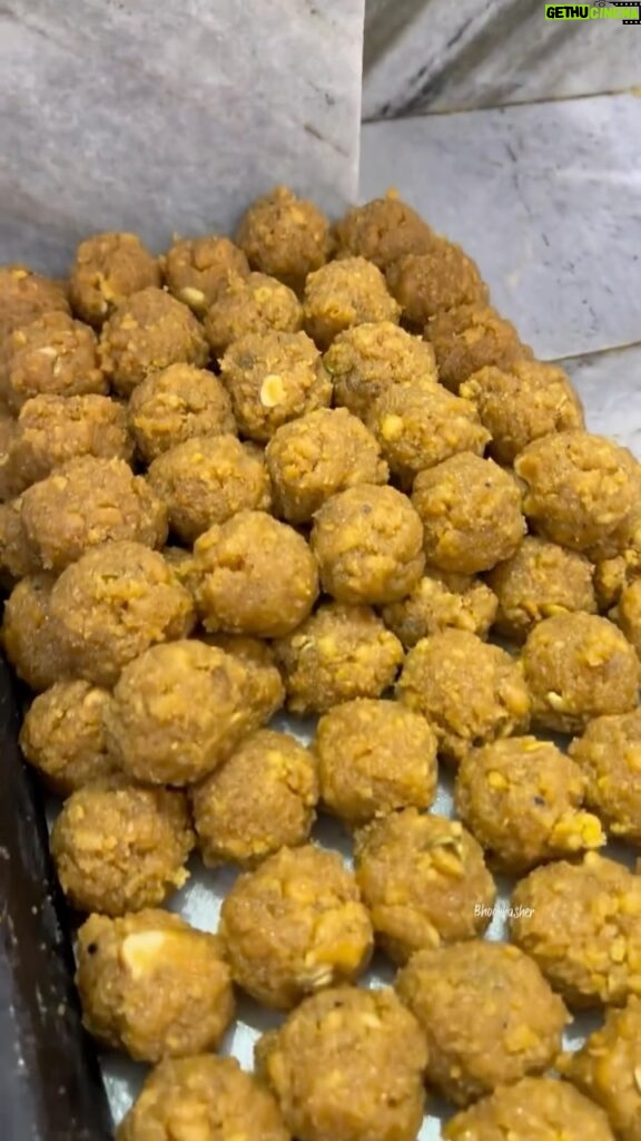 Vikas Khanna Instagram - Indian sweets are so delicious but also require a lot of technique, practice and skill. I have so so much respect for halwais who make them. Someone sent me this video & my heart stopped. This is from Ayodhya where chefs are cooking 151 Quintal….about 33,000 pounds of batch of Ladoos. 33,000 pounds……. So much love & respect. ❤️❤️