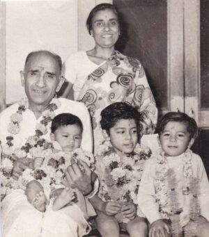 Vikas Khanna Instagram - This image is from Radha’s first Diwali. 
50 years ago. 1974. ❤️

Faith is about continuity & celebrating traditions of our ancestors. Hindus across the World celebrate consecration of Ayodhya Ram Temple tomorrow. 

Though I’m not there physically, but I will celebrate it on Times Square today evening.

📷 My Grandparents ❤️🕊️