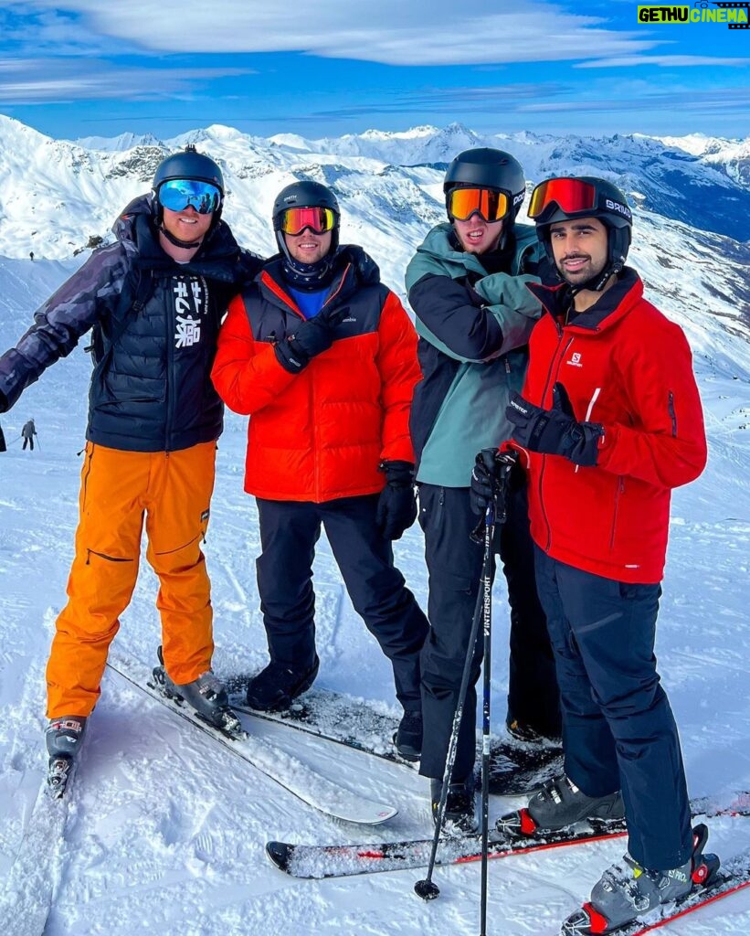 Vikram Barn Instagram - Mountain boys 🏔 Val Thorens