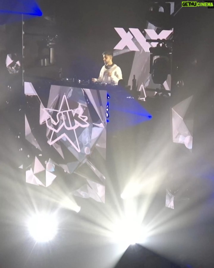 Vikram Barn Instagram - Filmed a live set for my YouTube channel. Hope you enjoy 🔊