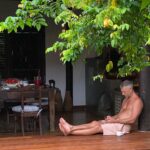 Vincent Cassel Instagram - De la féminité de l'homme et des femmes qui veulent des couilles.... Cela parle du flou moderne, de la guerre des sexes. La seule peut être qui durera toujours. Là oú les rôles se confondent même si les natures profondes de chacun des genres continuent de diriger les pulsions. Quand la morale perd son dictat et que le désir et l'espoir de vie règlent finalement à nouveau nos pas. Quand la volonté devient inutile et que seuls les mouvements du destin nous raménent violement à notre seule raison d'être . Et maintenant?...Qui paye l'addition?