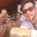 Vincent Cassel Instagram - Esses ambientes de sambistas... #domingonorio #turmafodadiafoda Ilhas Cagarras
