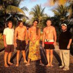 Vincent Cassel Instagram - HomoFoil crew @takumaconcept #foilsurfing #lifeisabeachandthenyoudie #felizanonovo2020 #pazeamor❤️