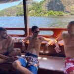 Vincent Cassel Instagram - Esses ambientes de sambistas... #domingonorio #turmafodadiafoda Ilhas Cagarras