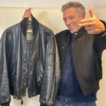Vincent Cassel Instagram - Bom dia! À l’occasion de la sortie du film HORS NORMES le 23 octobre, je mets aux enchères sur @ebay_fr le blouson original, collector de VINZ dans le film La HAINE, taggué et signé. Le fruit de ces enchères sera reversé aux associations « Le Silence Des Justes » @lesilencedesjustes_officiel et « Le Relais Île De France » pour les aider a continuer leurs incroyable travail d’aide aux enfants et aux familles touchés par l’autisme. (cf LIEN DANS LA BIO) #horsnormes @gaumont_ @quad_productions #autisme 🇫🇷 ❤️🙏🏼 @ebay_fr Chanteloup-les-Vignes