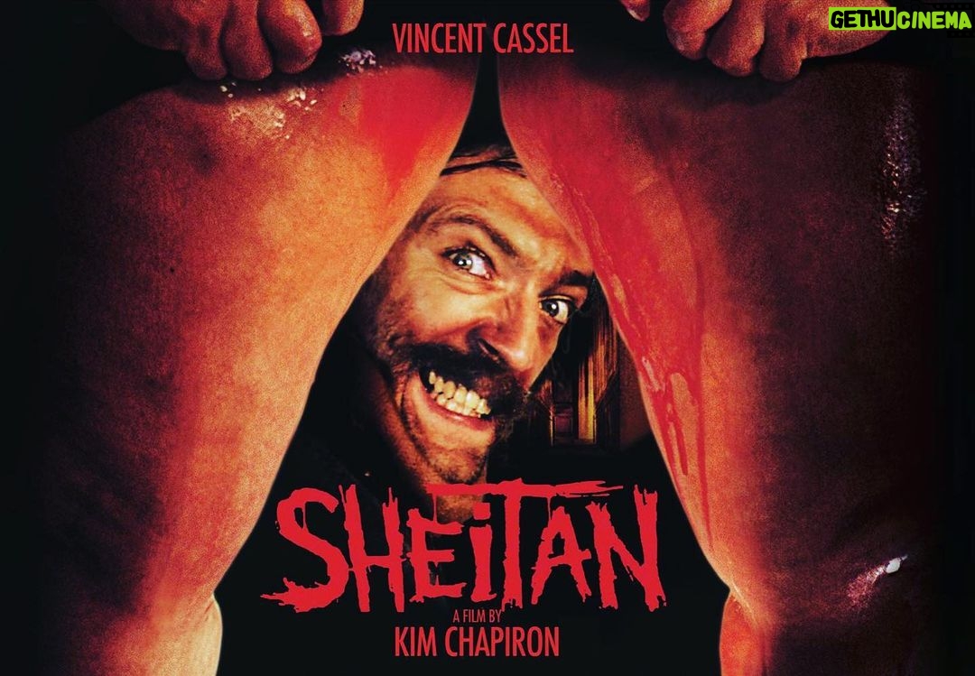 Vincent Cassel Instagram - A l’époque, quand nous cherchions encore l’affiche du film...😂😈 #test #sheitan #kimchapiron #ericneve🖤 Paris, France